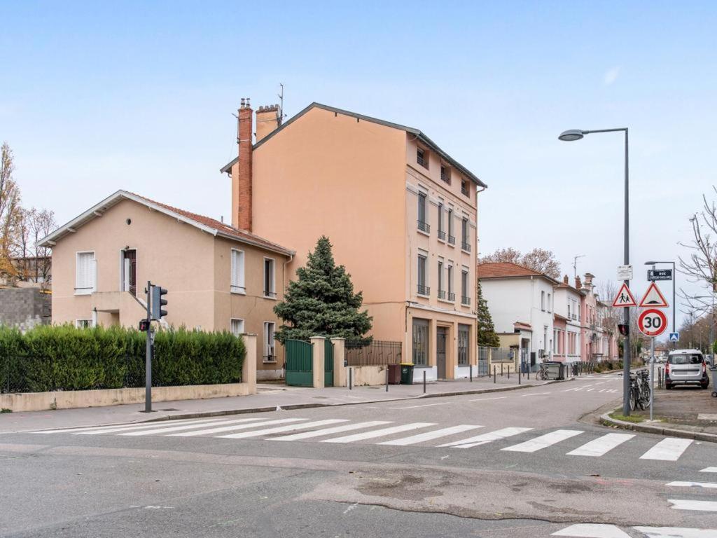 Stop Chez M District # Qualite # Confort # Simplicite Villeurbanne Exterior photo